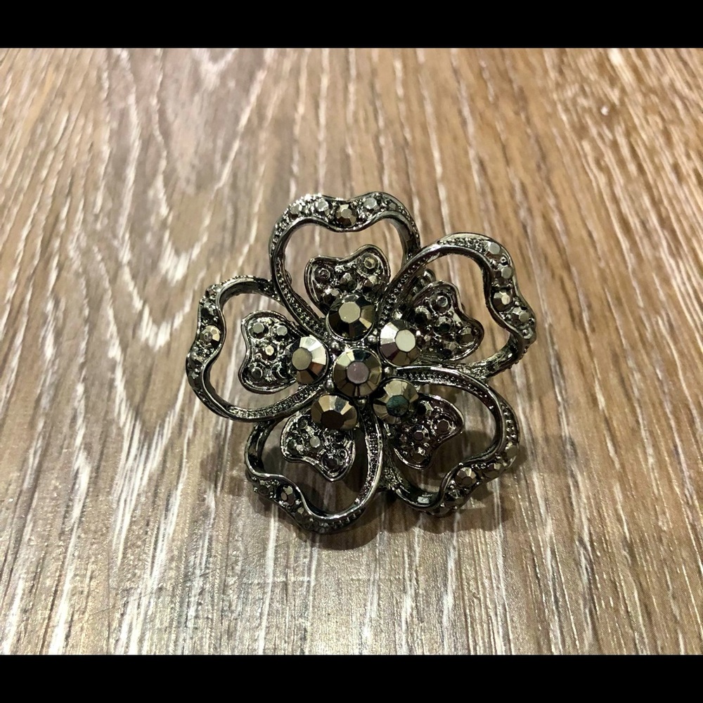 Black Flower Cluster Ring